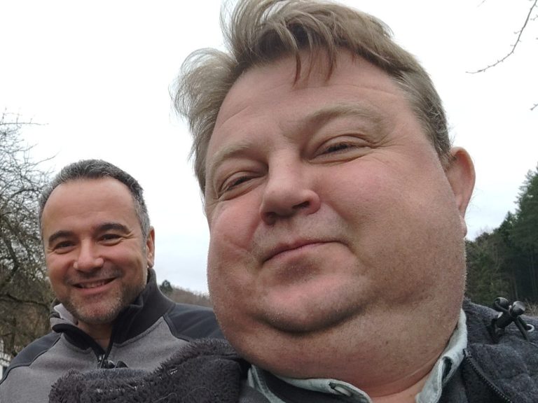 Inhaber Peer Giemsch und Hausmeister Peter Schadt auf einem Bild